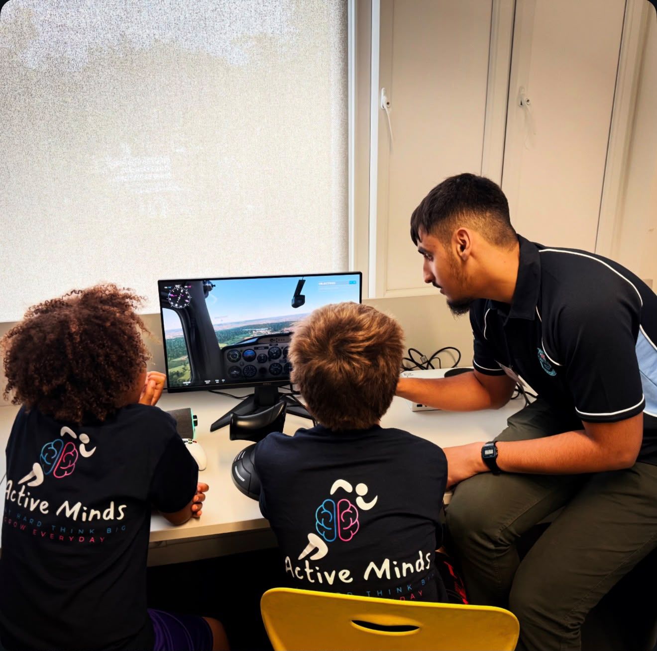 Pupils learning on a flight simulator with an instructor